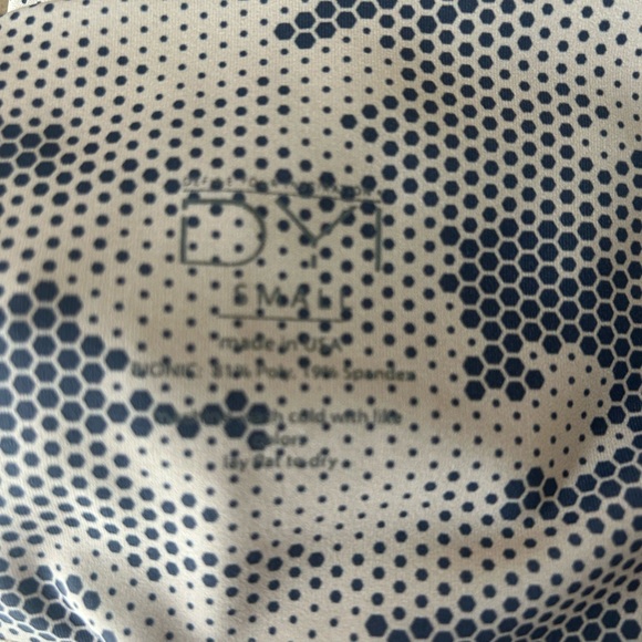 DYI  Digital Camo Signature Legging.  Like New - Picture 7 of 7